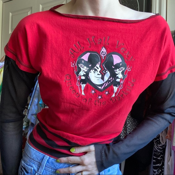 ✨SOLD✨ black & red mesh tshirt top - Picture 3 of 10